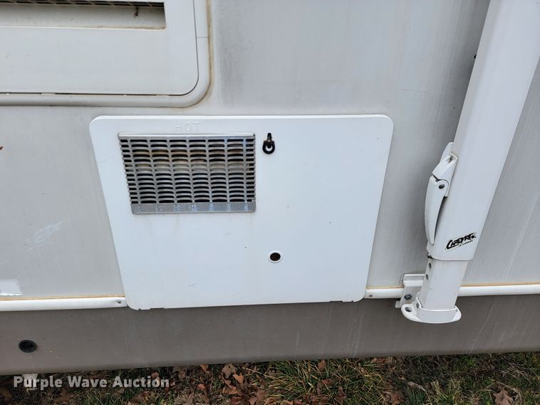 image for item JE9941 2004 Monaco Starwood  camper