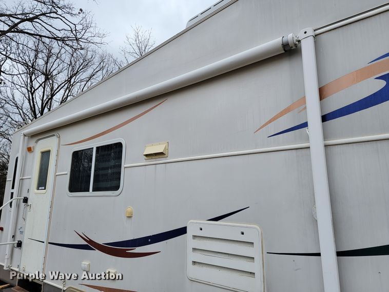 image for item JE9941 2004 Monaco Starwood  camper