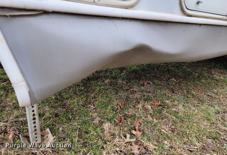 image for item JE9941 2004 Monaco Starwood  camper