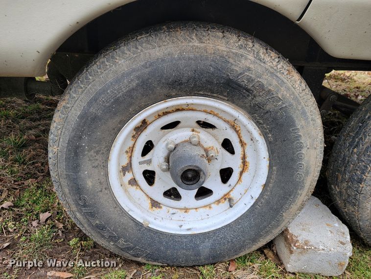 image for item JE9941 2004 Monaco Starwood  camper