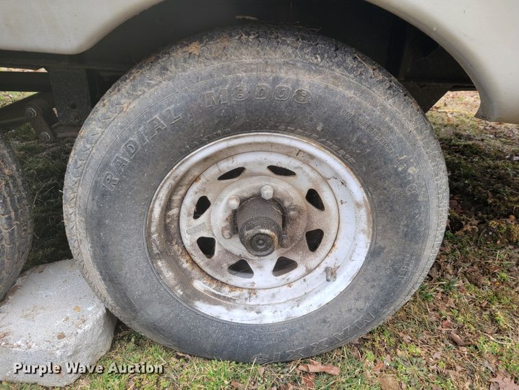 image for item JE9941 2004 Monaco Starwood  camper