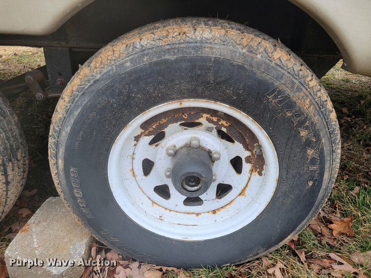 image for item JE9941 2004 Monaco Starwood  camper