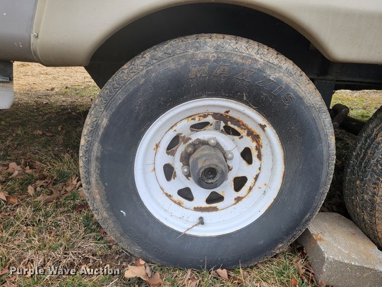 image for item JE9941 2004 Monaco Starwood  camper