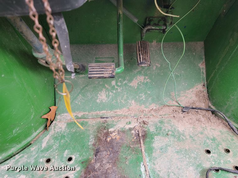 image for item JE9945 John Deere Gator 4x2  utility vehicle