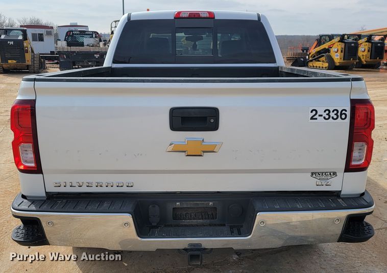 image for item JE9951 2017 Chevrolet Silverado 1500  Crew Cab pickup truck