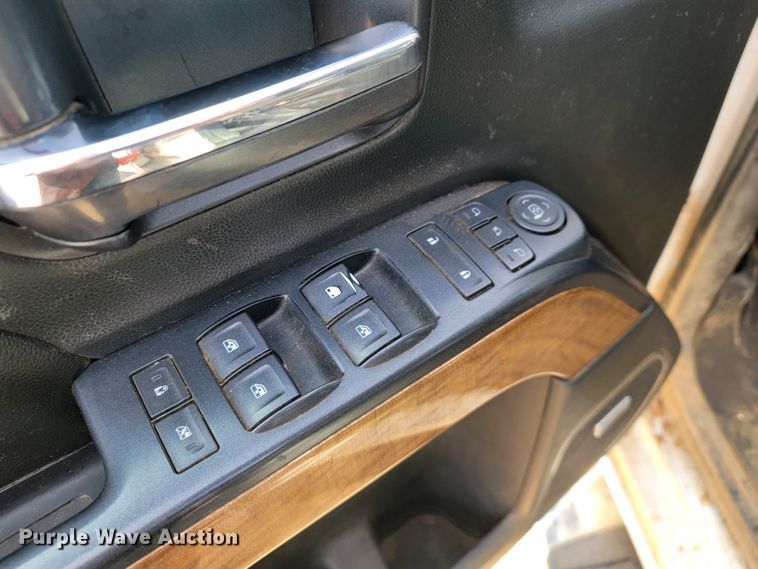 image for item JE9951 2017 Chevrolet Silverado 1500  Crew Cab pickup truck