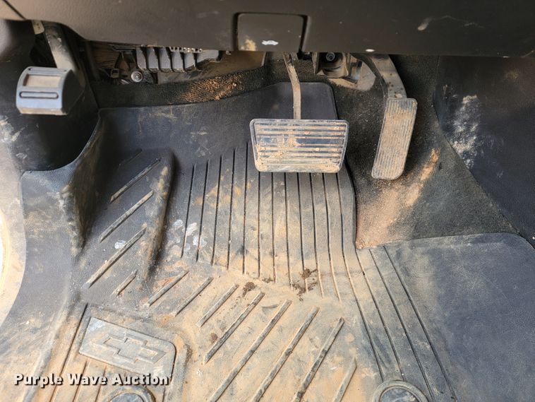 image for item JE9951 2017 Chevrolet Silverado 1500  Crew Cab pickup truck