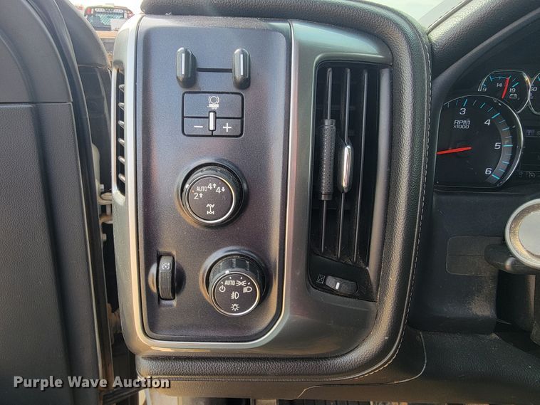 image for item JE9951 2017 Chevrolet Silverado 1500  Crew Cab pickup truck