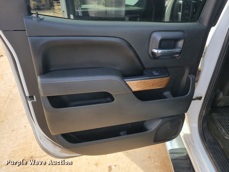 image for item JE9951 2017 Chevrolet Silverado 1500  Crew Cab pickup truck