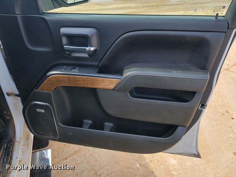 image for item JE9951 2017 Chevrolet Silverado 1500  Crew Cab pickup truck