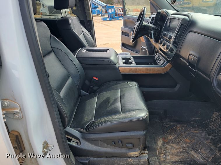 image for item JE9951 2017 Chevrolet Silverado 1500  Crew Cab pickup truck