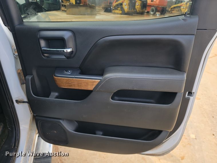 image for item JE9951 2017 Chevrolet Silverado 1500  Crew Cab pickup truck