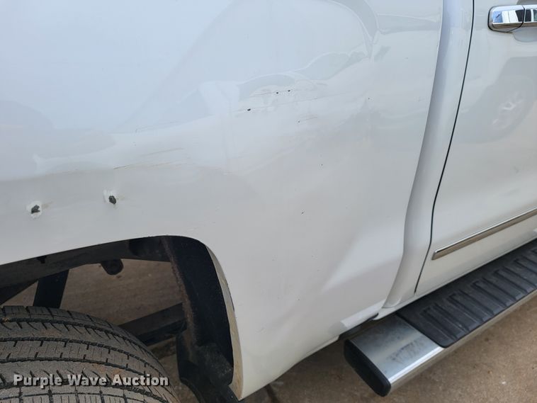 image for item JE9951 2017 Chevrolet Silverado 1500  Crew Cab pickup truck