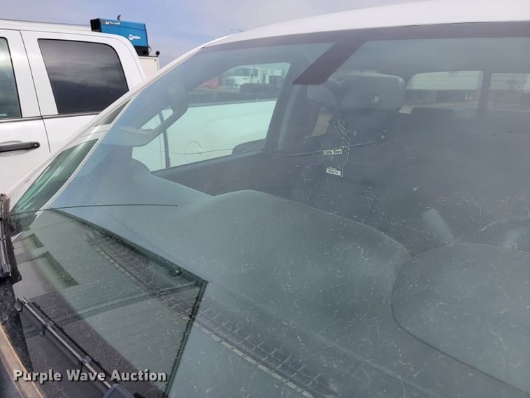 image for item JE9951 2017 Chevrolet Silverado 1500  Crew Cab pickup truck