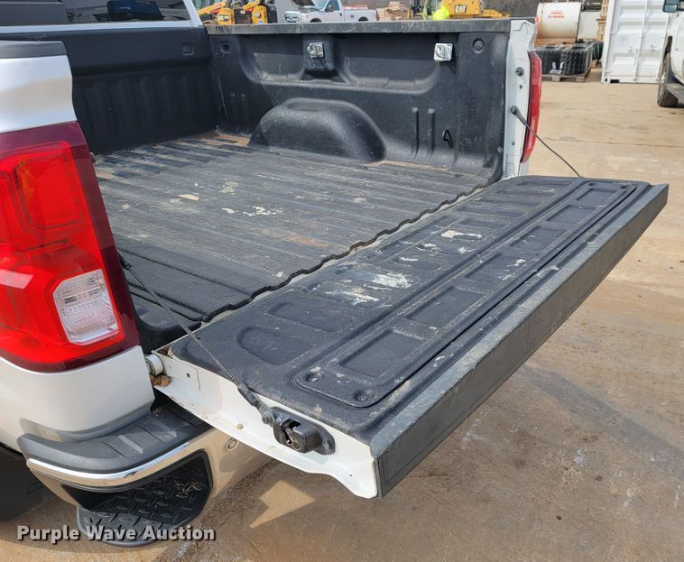 image for item JE9951 2017 Chevrolet Silverado 1500  Crew Cab pickup truck