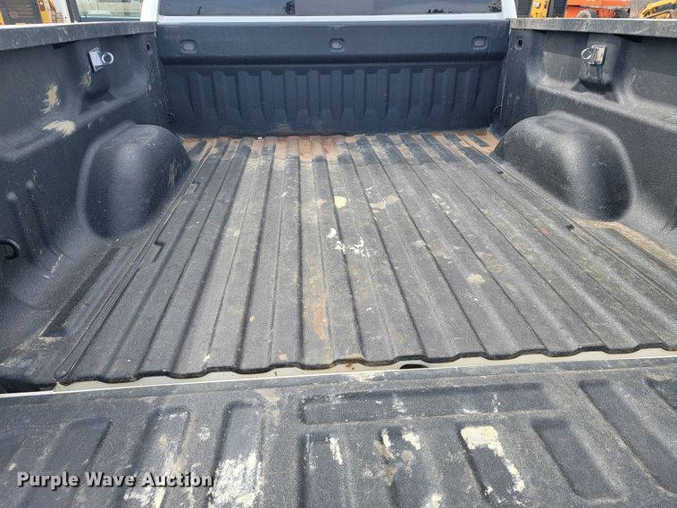 image for item JE9951 2017 Chevrolet Silverado 1500  Crew Cab pickup truck