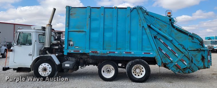 image for item JE9968 2000 Volvo WXLL  refuse truck