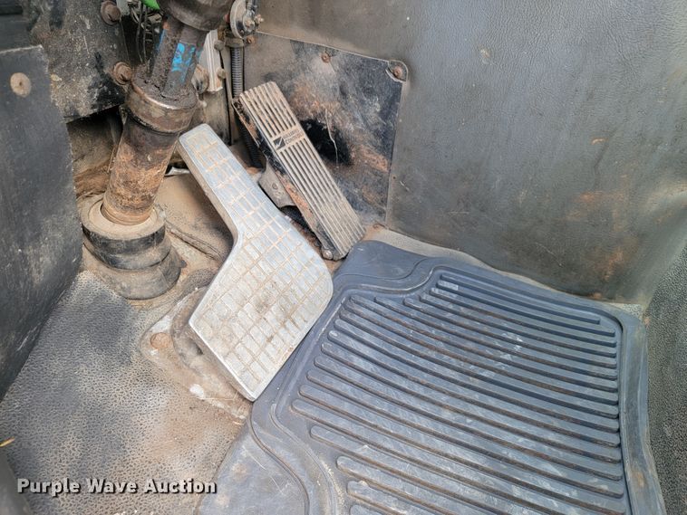 image for item JE9968 2000 Volvo WXLL  refuse truck