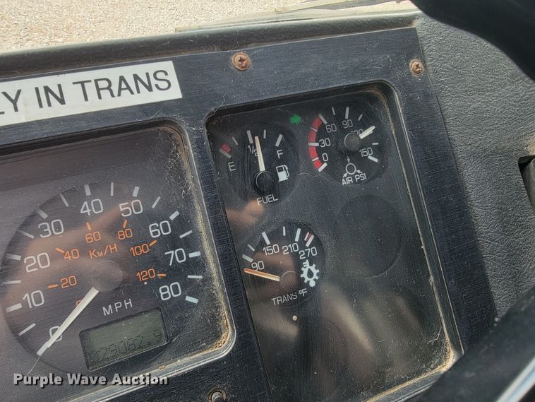 image for item JE9968 2000 Volvo WXLL  refuse truck