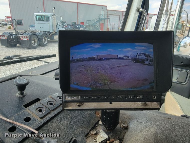 image for item JE9968 2000 Volvo WXLL  refuse truck