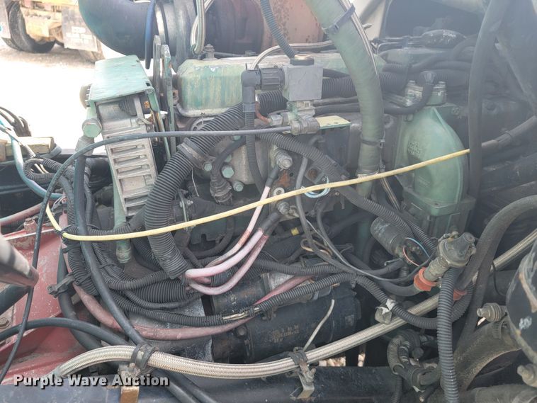 image for item JE9968 2000 Volvo WXLL  refuse truck