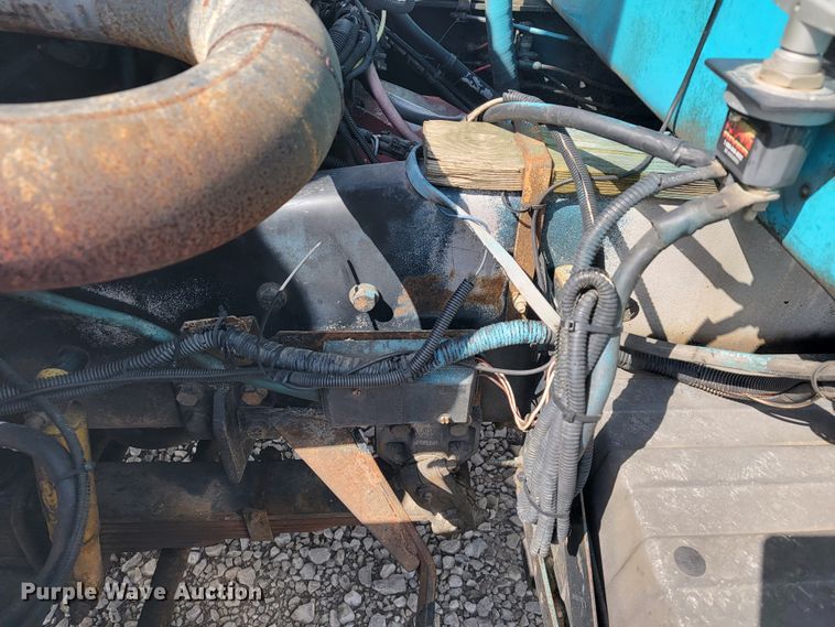 image for item JE9968 2000 Volvo WXLL  refuse truck