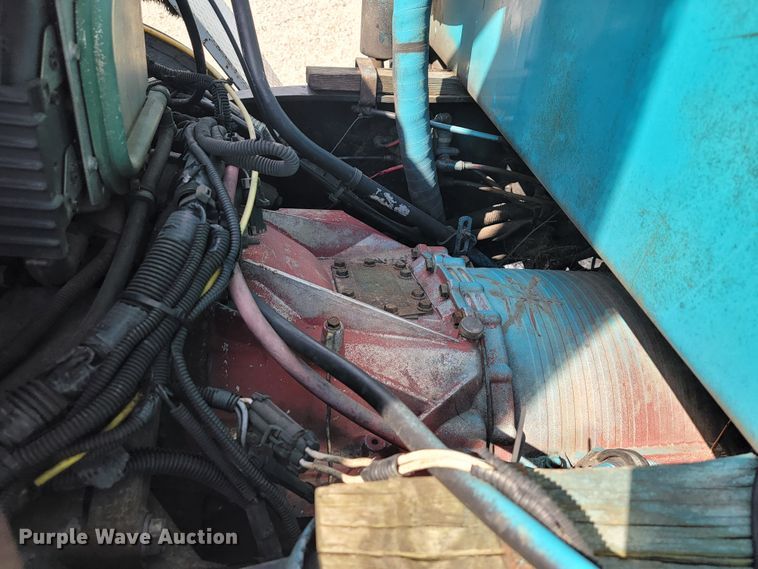 image for item JE9968 2000 Volvo WXLL  refuse truck