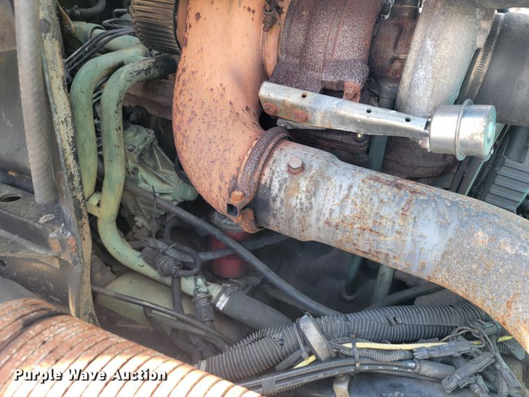 image for item JE9968 2000 Volvo WXLL  refuse truck