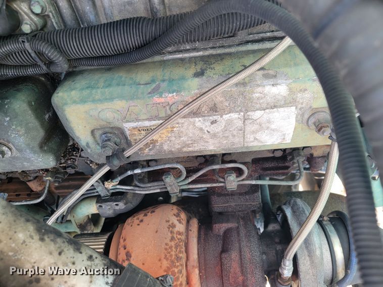 image for item JE9968 2000 Volvo WXLL  refuse truck