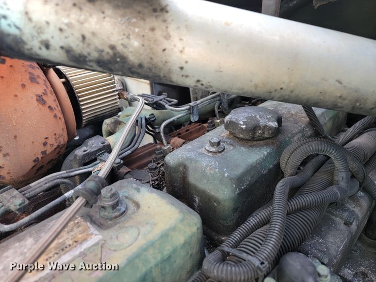 image for item JE9968 2000 Volvo WXLL  refuse truck