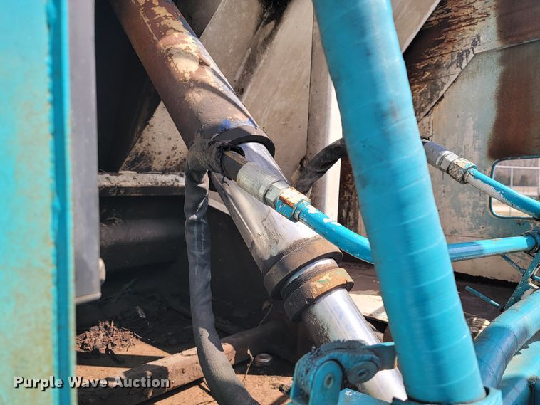 image for item JE9968 2000 Volvo WXLL  refuse truck