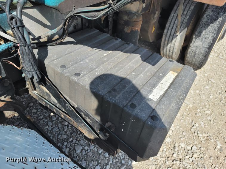 image for item JE9968 2000 Volvo WXLL  refuse truck