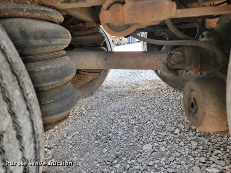 image for item JE9968 2000 Volvo WXLL  refuse truck