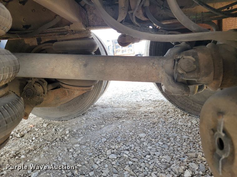 image for item JE9968 2000 Volvo WXLL  refuse truck