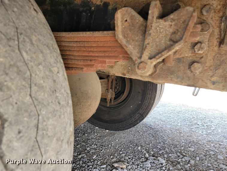 image for item JE9968 2000 Volvo WXLL  refuse truck