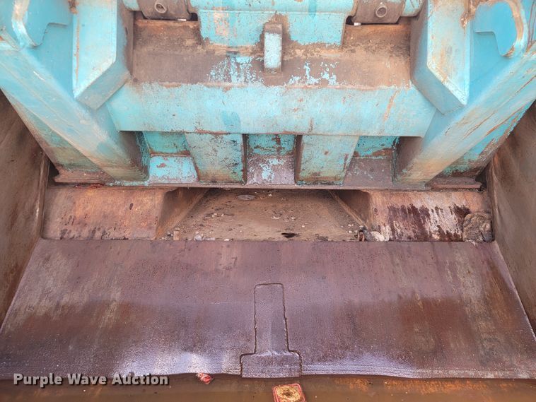 image for item JE9968 2000 Volvo WXLL  refuse truck