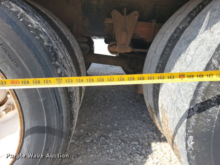 image for item JE9968 2000 Volvo WXLL  refuse truck