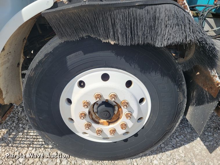 image for item JE9968 2000 Volvo WXLL  refuse truck