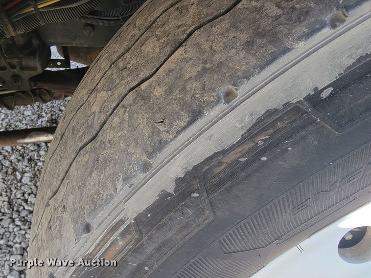 image for item JE9968 2000 Volvo WXLL  refuse truck