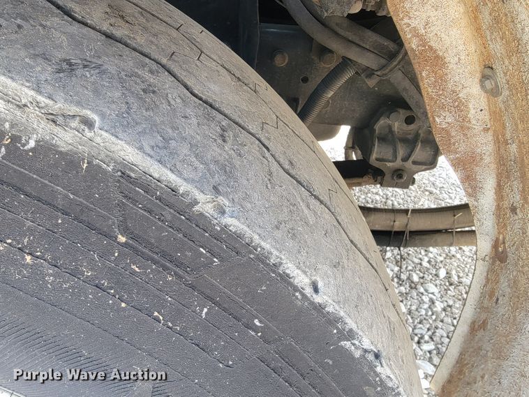 image for item JE9968 2000 Volvo WXLL  refuse truck