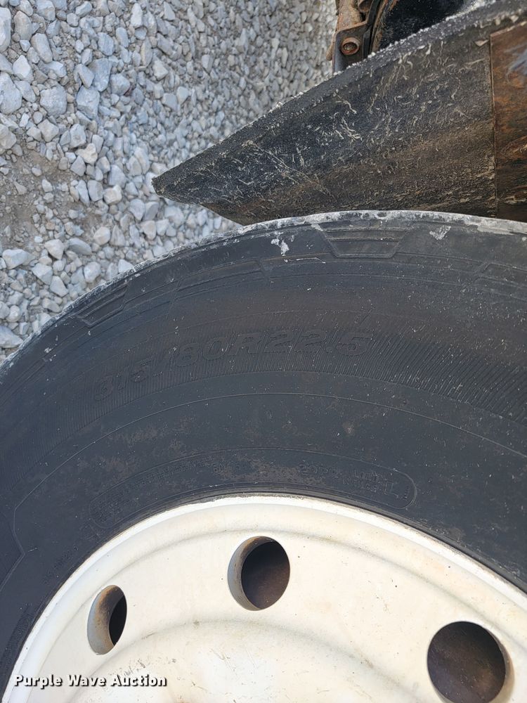 image for item JE9968 2000 Volvo WXLL  refuse truck