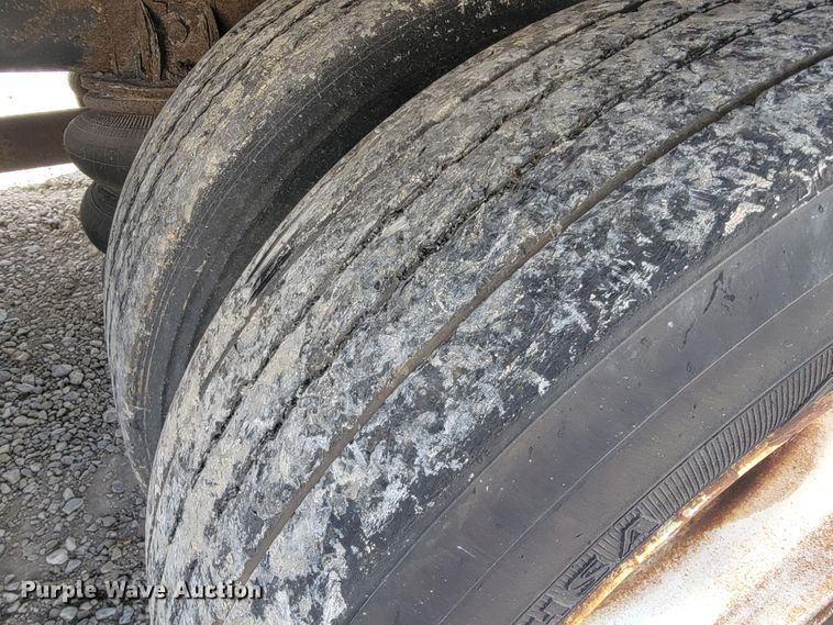 image for item JE9968 2000 Volvo WXLL  refuse truck