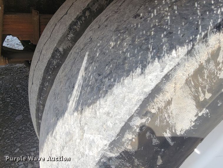 image for item JE9968 2000 Volvo WXLL  refuse truck