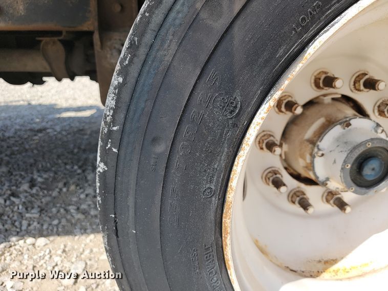 image for item JE9968 2000 Volvo WXLL  refuse truck