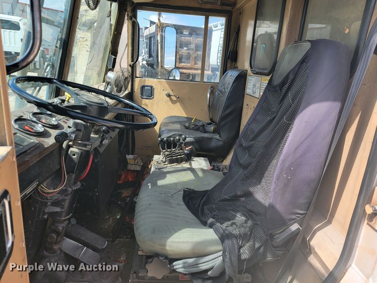 image for item JE9969 1998 Crane Carrier  refuse truck