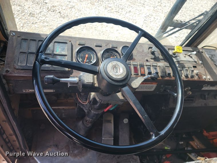 image for item JE9969 1998 Crane Carrier  refuse truck