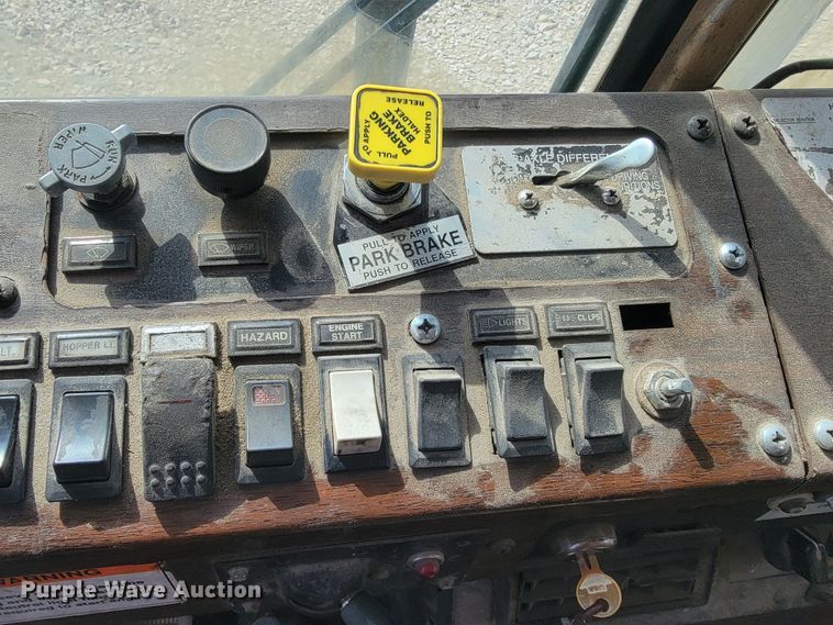 image for item JE9969 1998 Crane Carrier  refuse truck