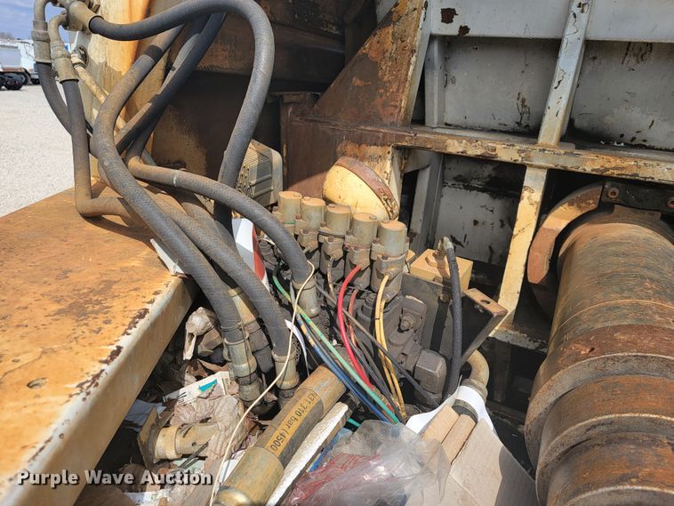 image for item JE9969 1998 Crane Carrier  refuse truck