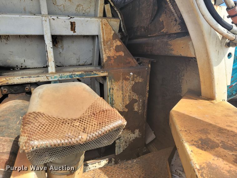 image for item JE9969 1998 Crane Carrier  refuse truck