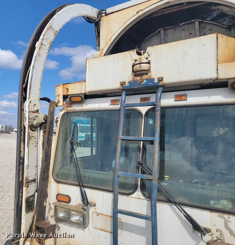 image for item JE9969 1998 Crane Carrier  refuse truck